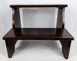 lot 133 image: Vintage Thomasville Furniture Industries Wood Step Stool