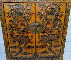 lot 134 image: Gorgeous Antique Hand Painted Chinese Lacquered Qing Dynasty Cabinet