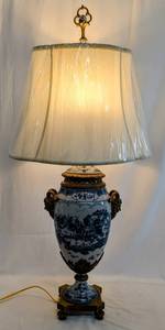 lot 154 image: Vintage Castilian Porcelain & Bronze Blue and White Urn Table Lamp #2