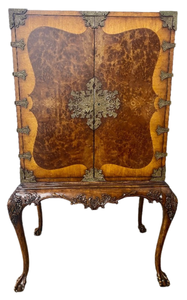 lot 1 image: Antique Chippendale Chinoiserie Cocktail Cabinet on Stand w Asian Influence