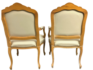 lot 24 image: Pair of Italian Chateau dAx French Louis XV Style Armchairs