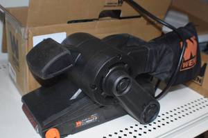 lot 23 image: Wen Belt Sander