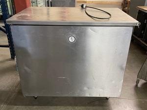 lot 13 image: Commercial Refrigerator or Freezer