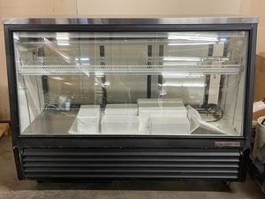 lot 14 image: Commercial True Cooler