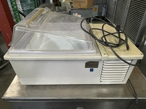 lot 30 image: Commercial Countertop Freezer