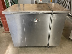 lot 31 image: Commercial Refrigerator or Freezer