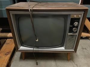 lot 65 image: Vintage RCA Color TV