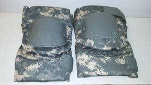 Pair of camo work knee pods -NEW