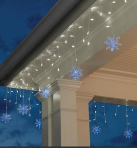 lot 835 image: Home Accents 70-Light LED White Dome with Snowflakes Icicle Light Set, 1000006487 - SOLD AS IS