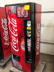 lot 2 image: Coca-Cola Canned Pop Vending Machine
