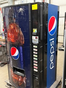 lot 4 image: Pepsi Bottled Pop Vending Machine