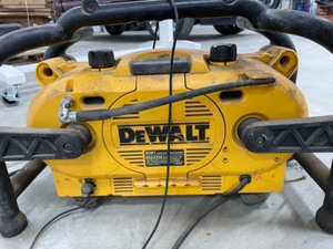 Dewalt job site radio stereo