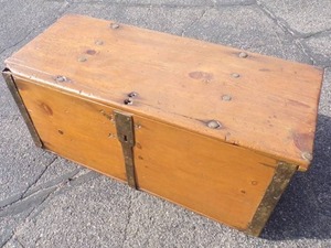 lot 12 image: Early 20th Century Steamer Trunk in Good Vintage Condition