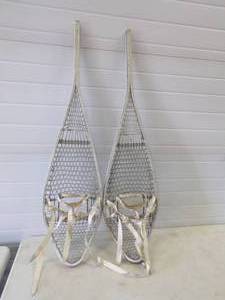 lot 19 image: Rare Magline of Canada Military Snow Shoes with Kings point Bindings