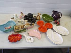 lot 33 image: Vintage Haeger, McCoy, and Other Vintage Glassware Pieces