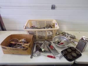 lot 56 image: Misc Very Large Vintage Lot of Kitchen Utensils