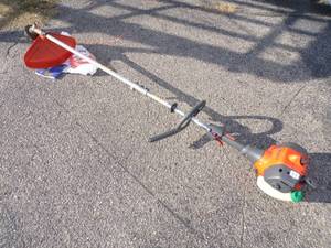 lot 128 image: Husqvarna string trimmer