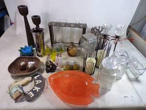 lot 78 image: Misc Lot of Household Dcor Willow Tree Battery operated Candles Working and Much Much More Tub Included