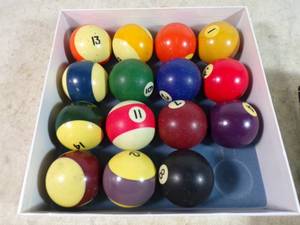 lot 89 image: Set of Vintage Pool Balls and Box Cue Ball Not Included