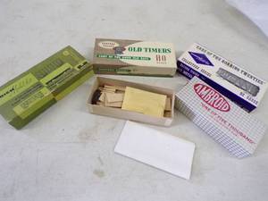 lot 91 image: 4 Vintage Un-assembled Model Train Cars