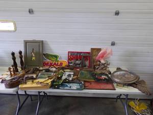 lot 94 image: Extra Large Lot of Fantastic Household Dcor Dekalb, Miller, Leather Purse, and Much Much More