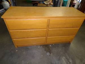 lot 107 image: Solid Wood 6 Drawer Dresser