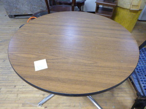 lot 11 image: Round Table