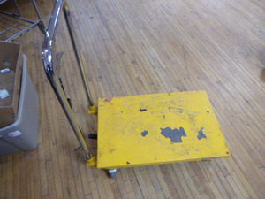 lot 12 image: Hydraulic Lift Table