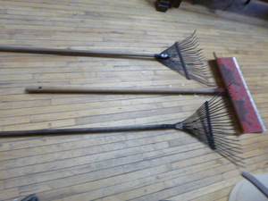 lot 15 image: Outdoor Tools