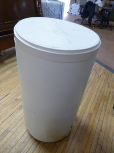 lot 16 image: Plastic Garbage Can