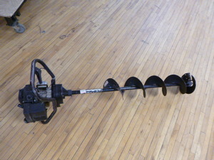 lot 24 image: Magnum Strikemaster Gas Ice Auger