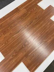 463 SF of Water Resistant Laminate Flooring 7.5x47 OAK - Q
