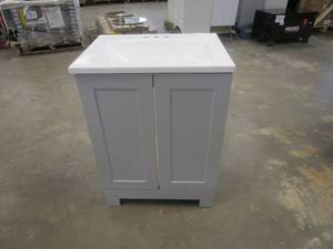 lot 524 image: Glacier Bay 24.25 in. W x 18.75 in. D Bath Vanity in Pearl Gray with Cultured Marble Vanity Top in White with White Basin (TOP CHIPPED)