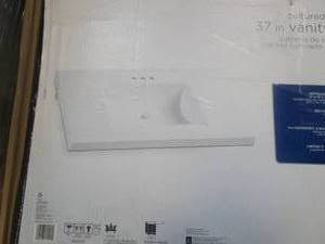 lot 578 image: Glacier Bay 37 in. W x 22 in. D Cultured Marble Vanity Top in White with White Sink (IN BOX)