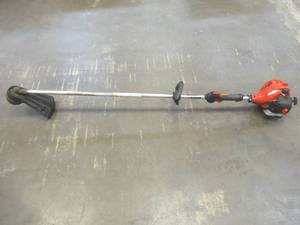 lot 684 image: ECHO 21.2 cc Gas 2-Stroke Straight Shaft Trimmer, SRM-225, Has Compression, Leaking Fluid, Could Not Start - SOLD AS IS