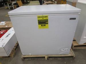 lot 593 image: Magic Chef 7.0 cu. ft. Chest Freezer in White (SMALL DENTS, CORNER DENTED, SEE PHOTOS)