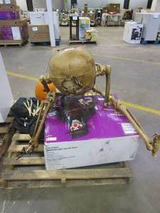 lot 596 image: Lot of Halloween Items, Salvage (FOR PARTS ONLY)