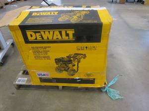 lot 643 image: DEWALT 4400 PSI 4.0 GPM Gas Cold Water Pressure Washer with DEWALT 420cc Engine (FOR PARTS ONLY)
