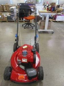 lot 646 image: Toro 22 in. Recycler SmartStow Briggs & Stratton High Wheel FWD Gas Walk Behind Self Propelled Lawn Mower (RUNS, MISSING BAGGER)