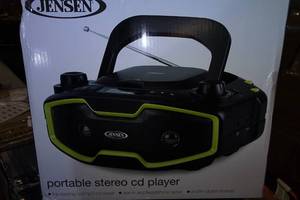 lot 31 image: Jensen Portable Stereo MP3CD Boombox