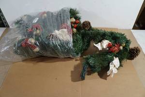 lot 99 image: Lighted Christmas Garland