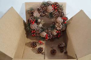 lot 118 image: Christmas Wreath