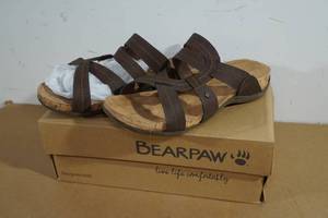 lot 39 image: Bearpaw Kai Wide II Sandals - Womens 9