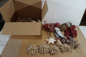 lot 211 image: Assorted Christmas Dcor - Rustic Look, Antlers