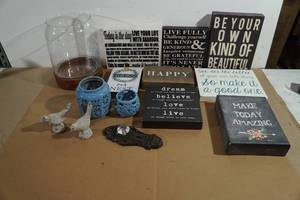 lot 221 image: Assorted Inspirational Dcor