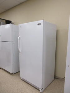 lot 102 image: FRIGIDAIRE REFRIGERATOR
