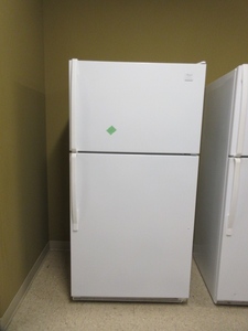 lot 104 image: WHIRLPOOL REFRIGERATOR FREEZER WITH ICE MAKER