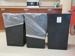lot 152 image: SAFECO 36 GALLON TRASH RECEPTACLES