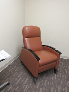 lot 201 image: ROLLING RECLINING CHAIR WITH WASHABLE VINYL UPHOLSTERY