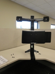 lot 402 image: ERGOTRON WORKFIT, 2 MONITOR, SIT STAND WORKSTATION